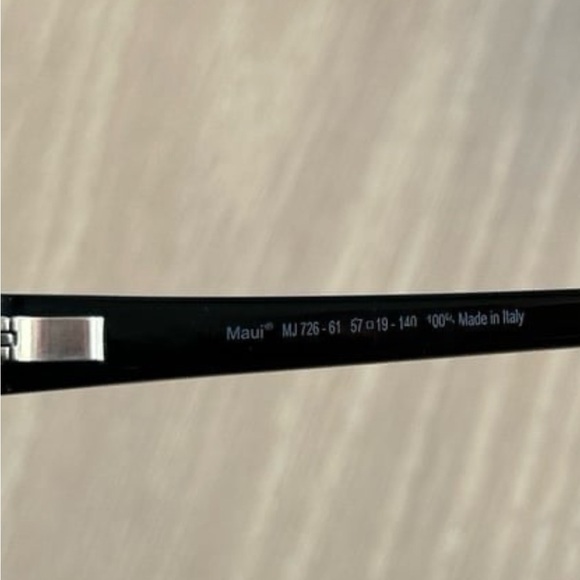 Maui Jim Black Sunglasses with Case - Picture 5 of 5